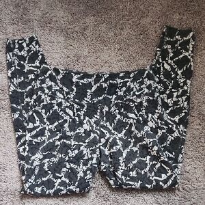 Nike Black and White Patterned Leggings Medium